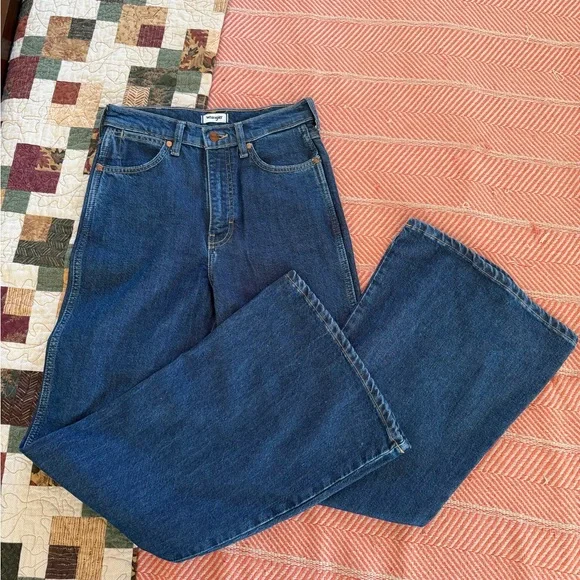 Wrangler Women’s Wanderer High Rise Flare Jeans NWOT - Picture 3 of 11